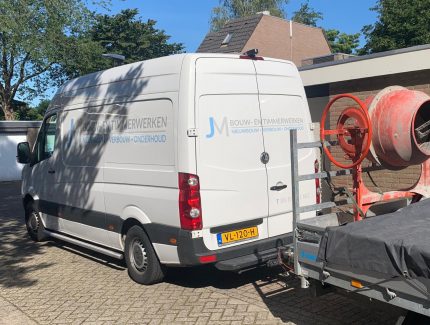 Bus van JM Bouw- en timmerwerken